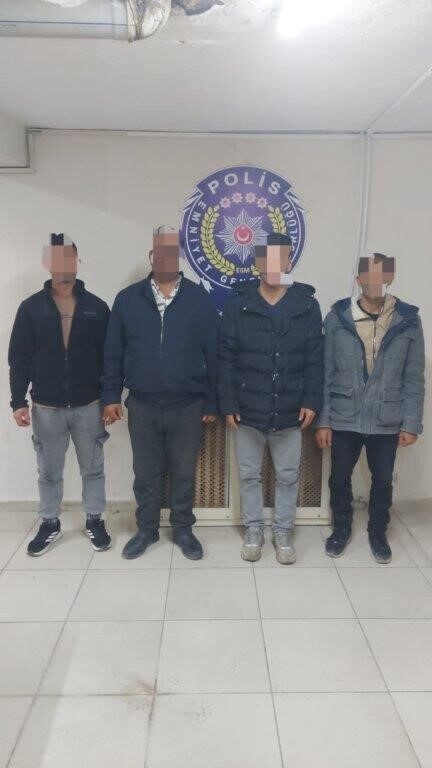 Kırklareli’nin Demirköy ilçesinde düzenlenen bir polis operasyonunda beş şüpheli ve