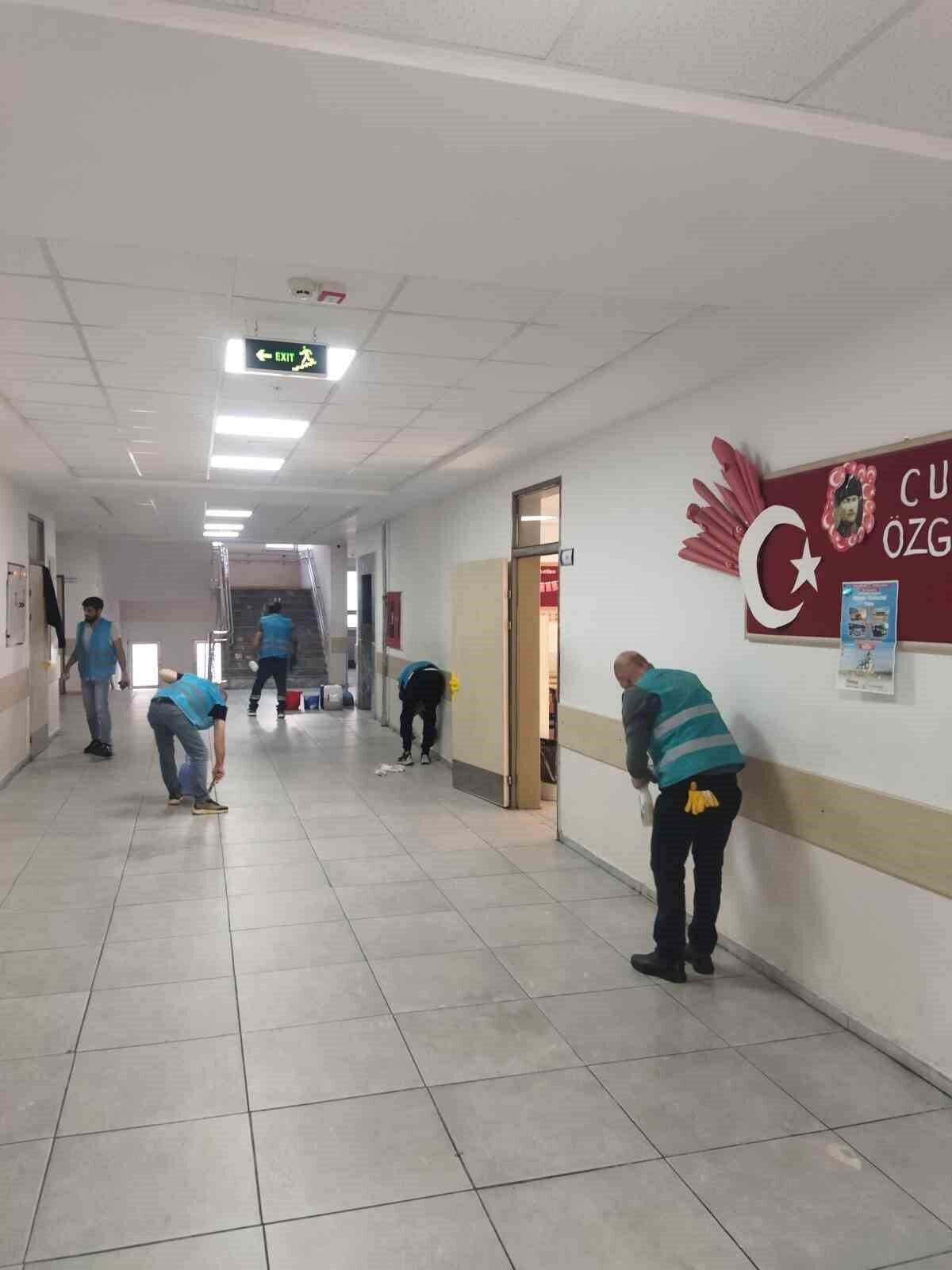 Karşıyaka’da Ara Tatilde Kamu Hizmeti Çalışmaları Devam Ediyor