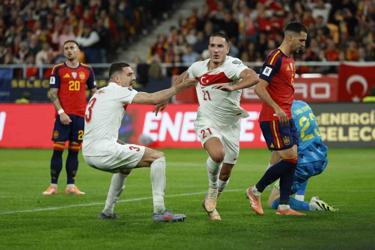 A Milli Futbol Takımı'nın genç yıldızı Deniz Gül, İspanya ile