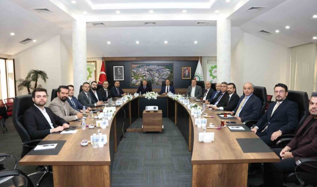 Denizli’de “Yapay Zeka ile Sanayide Dönüşüm” Paneli Düzenlendi Denizli OSB Teknopark, GEKA ve Pamukkale Üniversitesi iş birliğiyle "Yapay