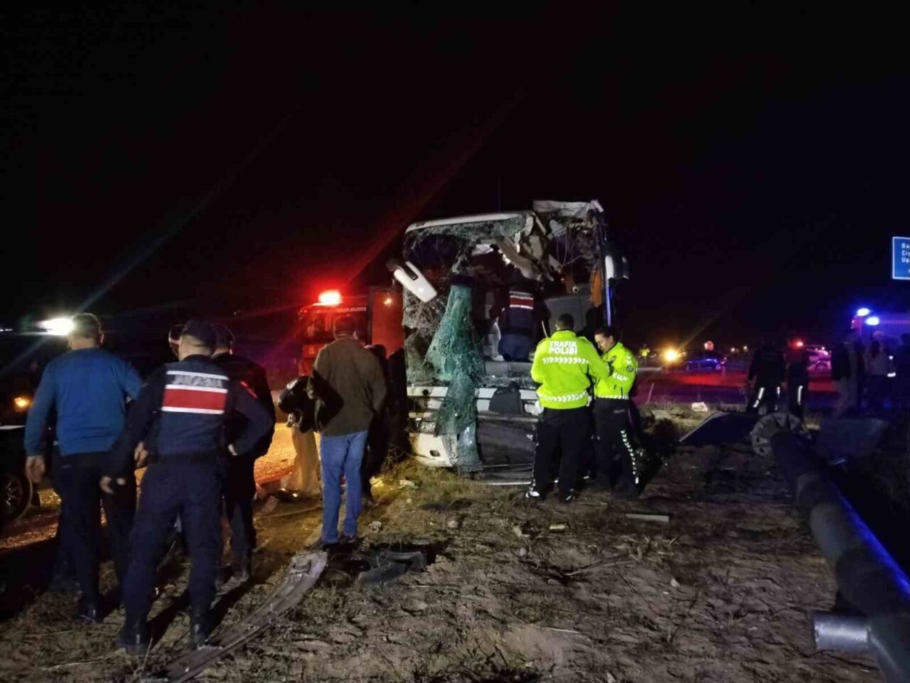 Denizli-Uşak karayolunda Ayhan A. yönetimindeki yolcu otobüsü, Onur Yağcıoğlu'nun kullandığı
