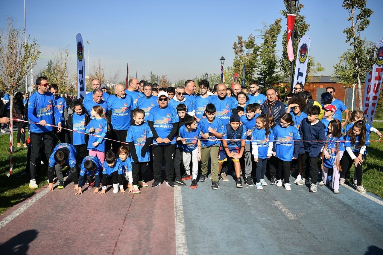 6 Şubat depreminde hayatını kaybeden ailelerin çocuklarına destek amacıyla koşu