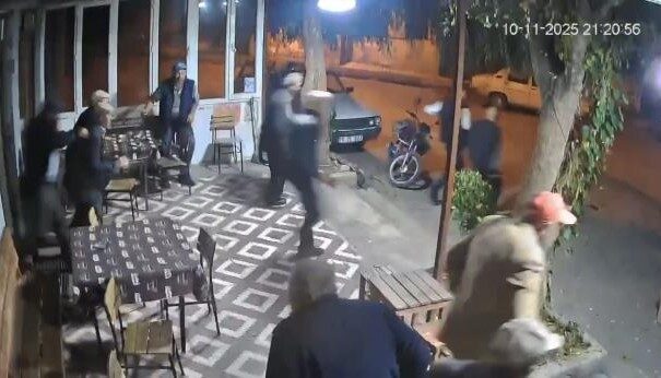 Balıkesir'in Sındırgı ilçesinde 4.9 büyüklüğünde bir deprem yaşandı. Saat 21.20'de