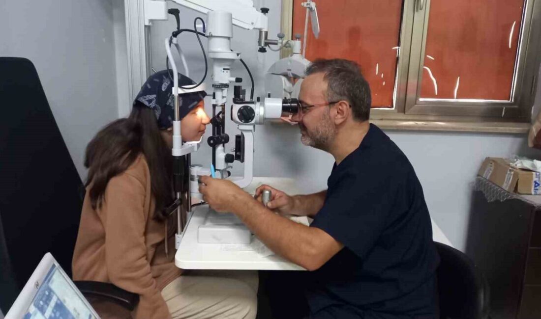 Van’da Deprem Sonrası Zorlu Bir Hayat Mücadelesi: Melike Gülşen Cesur’un Hikayesi Van’da 2011 depremi sonrası konteyner kentte doğan Melike Gülşen Cesur,