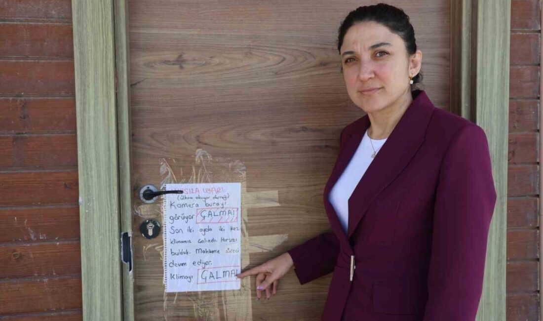 Hatay'ın Antakya ilçesindeki Ülkem Okuyor Derneği'ne ait kütüphanelerde son iki