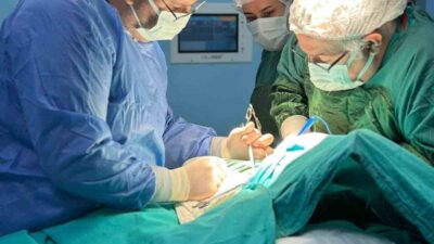 Hakkari'nin Derecik Devlet Hastanesi, ilk guatr ameliyatını Genel Cerrahi Uzmanı