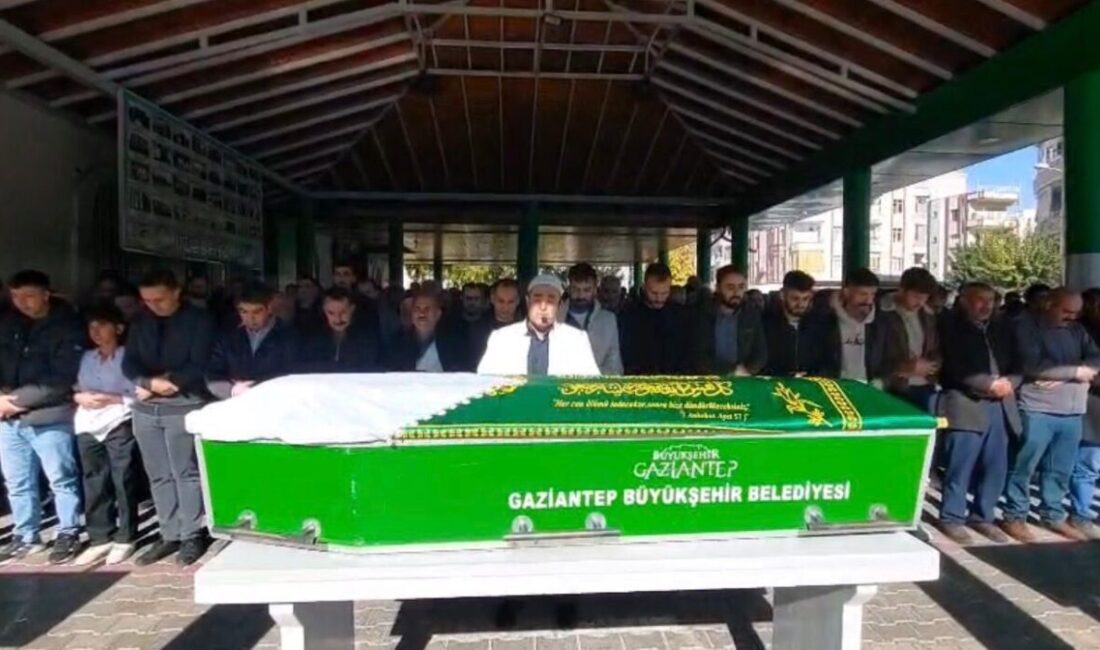 Şanlıurfa'nın Birecik ilçesinde otomobilin devrilmesi sonucu hayatını kaybeden 55 yaşındaki