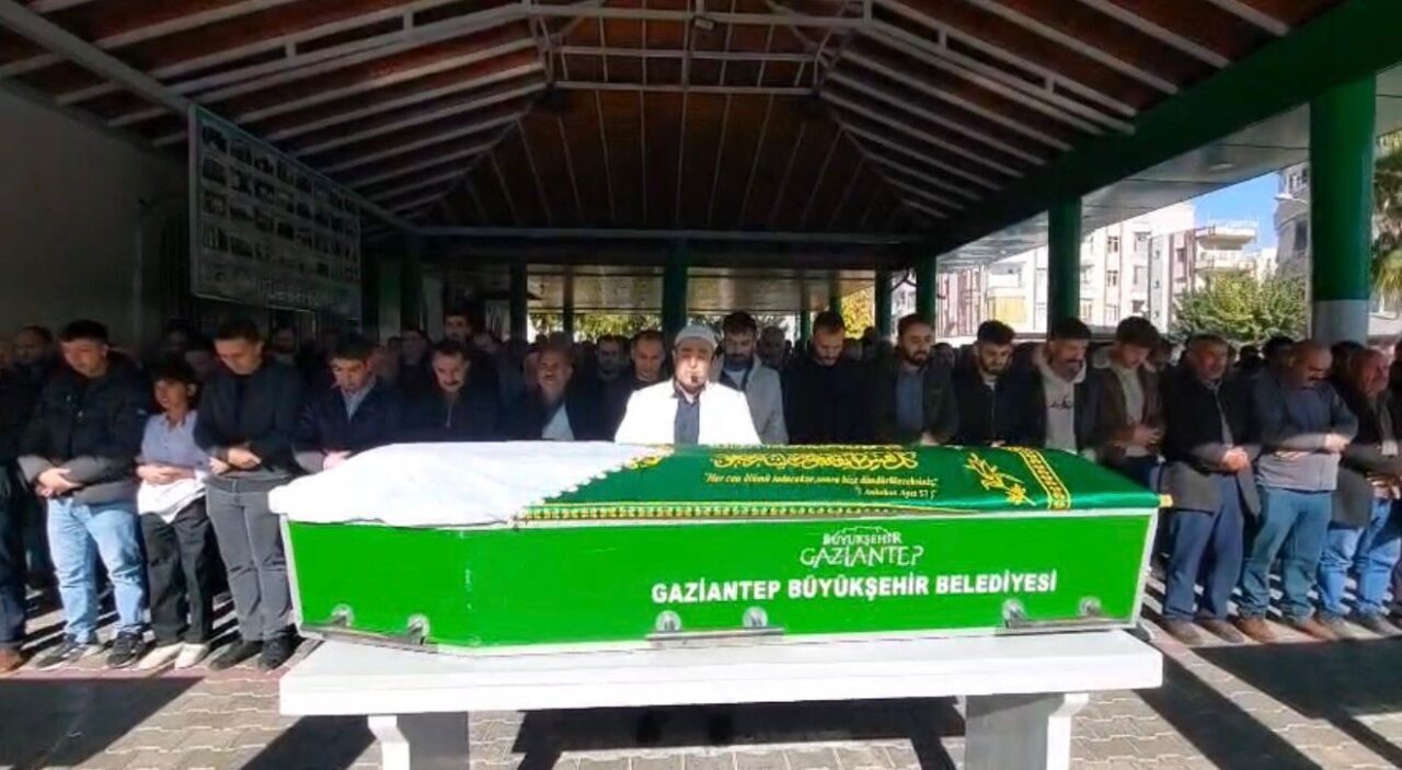 Birecik’te Kontrolden Çıkan Araçta Hayatını Kaybeden Kadın, Gaziantep’te Toprağa Verildi