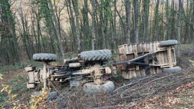 Bursa'nın İnegöl ilçesinde bir traktör devrildi. Zafer S. (40) yönetimindeki