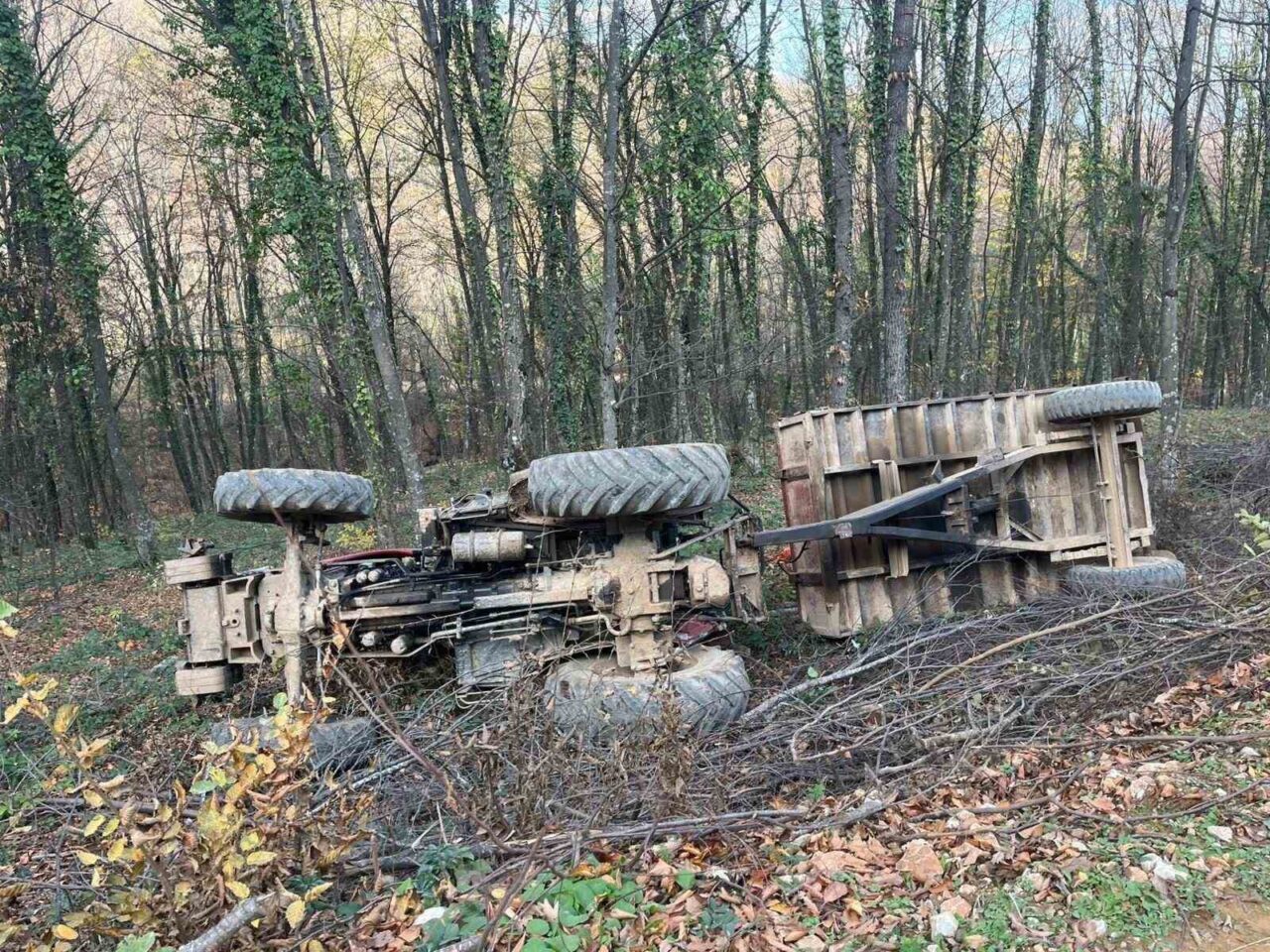Bursa'nın İnegöl ilçesinde bir traktör devrildi. Zafer S. (40) yönetimindeki
