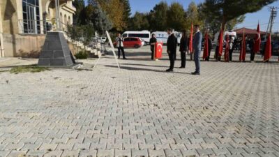 Diyarbakır'ın Dicle ilçesinde 24 Kasım Öğretmenler Günü çeşitli etkinliklerle kutlandı.