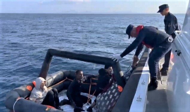 Aydın'ın Didim ilçesinde Yunan unsurlarınca Türk karasularına geri itilen bir