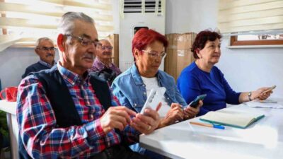 Antalya Büyükşehir Belediyesi, Aktif Yaşlı Merkezi'nde 60 yaş üstü bireylere