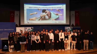 Düzce Üniversitesi ve Sakarya Üniversitesi'nin iş birliğiyle düzenlenen "Siber Zorbalıkla