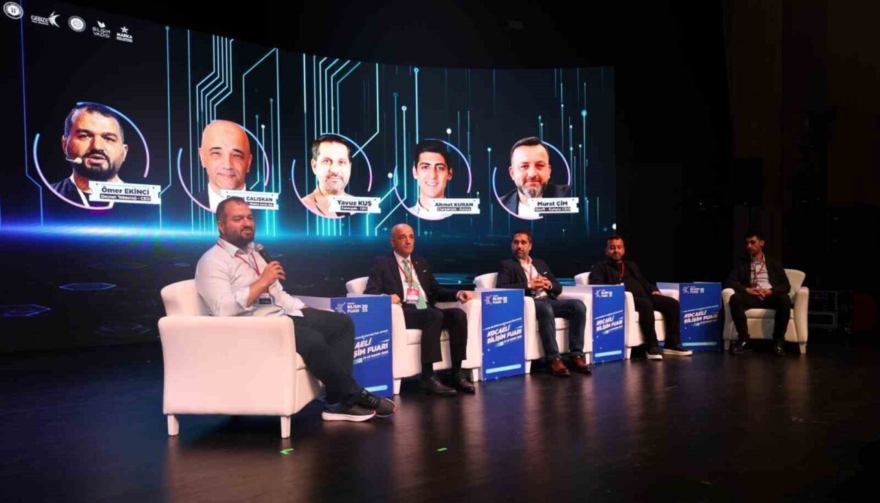 Kocaeli Bilişim Fuarı'ndaki panelde, sporun dijitalleşmesi ve yapay zekanın kullanımı