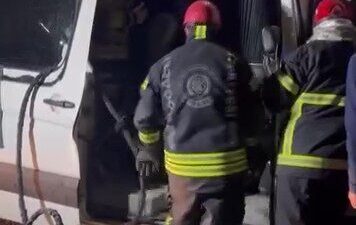 Kocaeli'nin Dilovası ilçesinde işçileri taşıyan minibüs ile tırın çarpışması sonucu