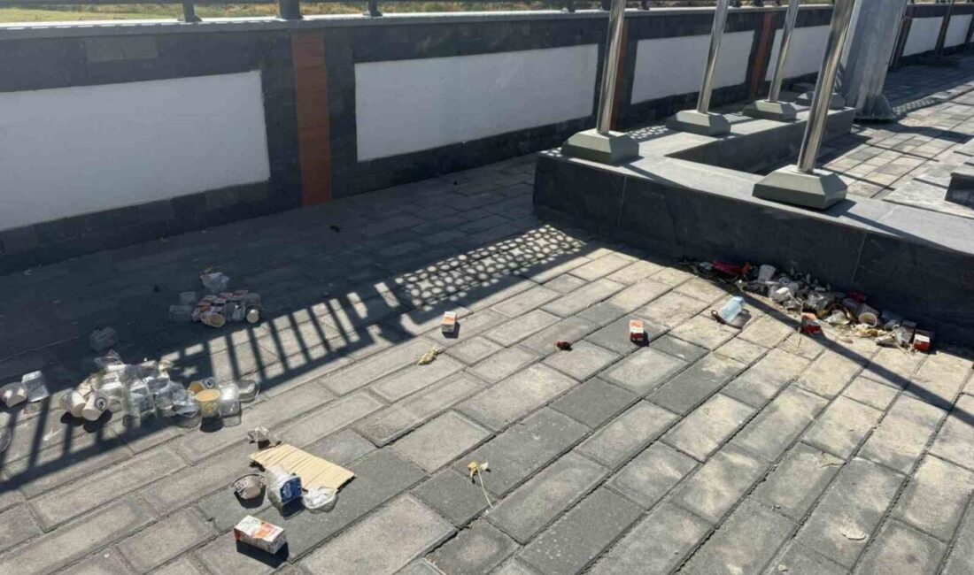 Iğdır’da Şehit Polislerin Anıtındaki Görüntüler, Tartışmalara Neden Oldu Iğdır'ın Aralık ilçesinde, 2015'te şehit olan 13 polisin anısına yapılan