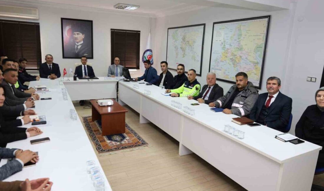 Afyonkarahisar'ın Dinar ilçesinde kış tedbirleri, Kaymakam Hasan Uğuz'un başkanlığında yapılan