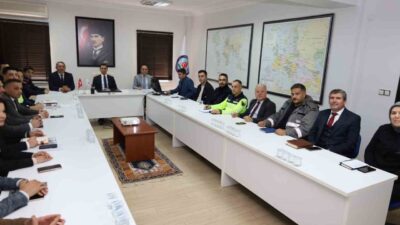 Afyonkarahisar'ın Dinar ilçesinde kış tedbirleri, Kaymakam Hasan Uğuz'un başkanlığında yapılan