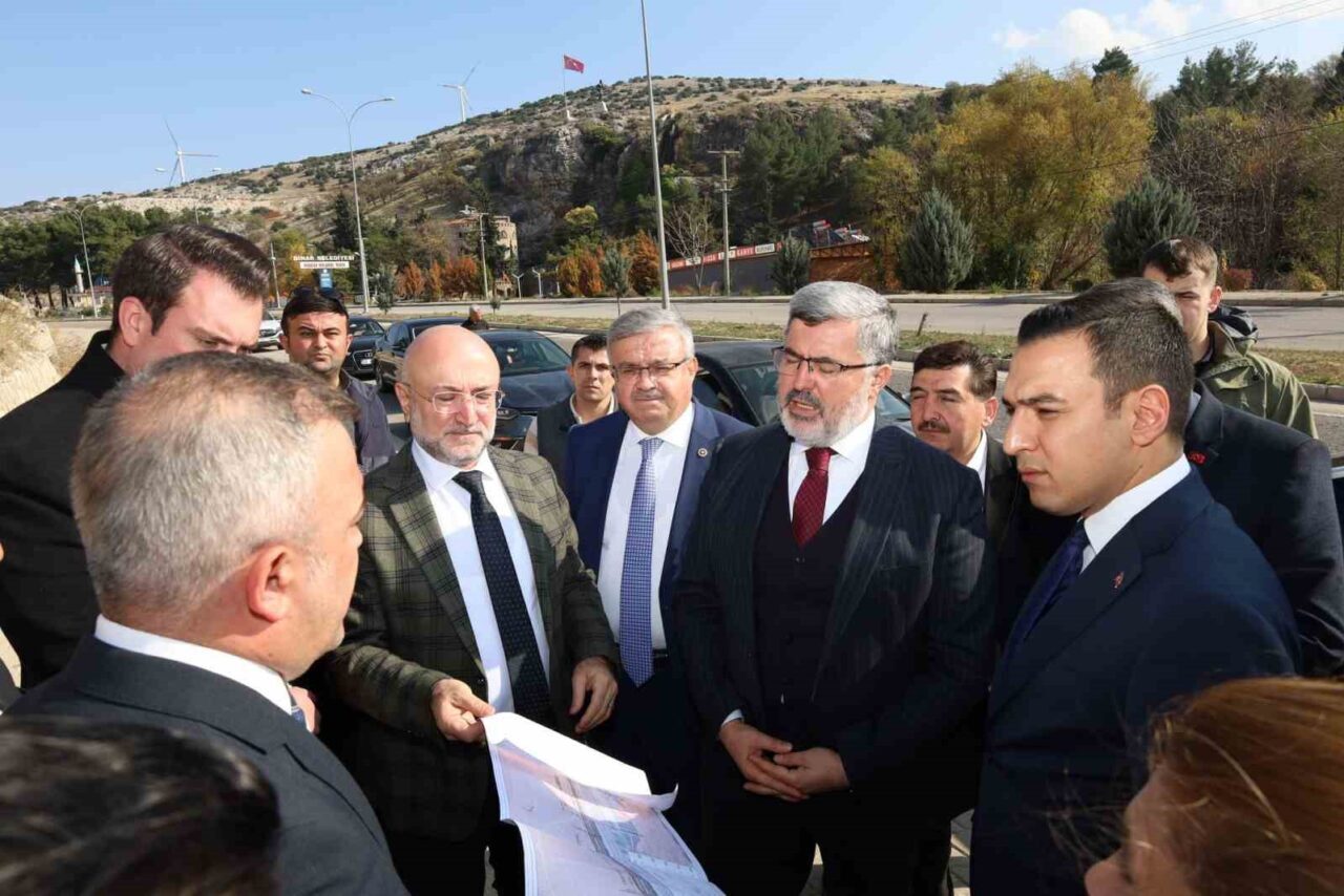 Afyonkarahisar'ın Dinar ilçesinde, ağır tonajlı araçların kazalarını önlemek amacıyla kaçış