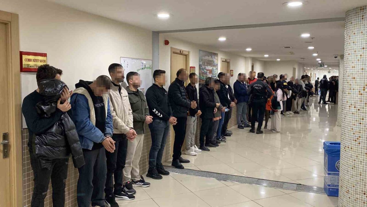 Anadolu Cumhuriyet Başsavcılığı, sahte hesaplar üzerinden dolandırıcılık yaparak 56 kişiden