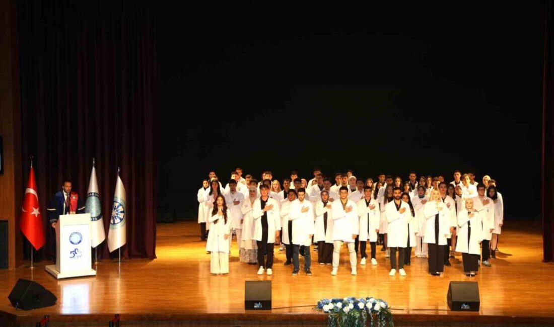 Bursa Uludağ Üniversitesi Diş Hekimliği Fakültesi, Beyaz Önlük Töreni’nde yeni