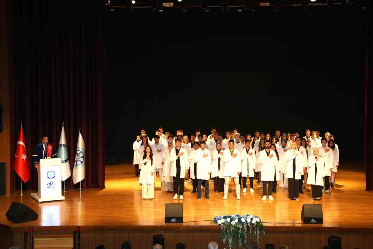 Bursa Uludağ Üniversitesi Diş Hekimliği Fakültesi, Beyaz Önlük Töreni’nde yeni