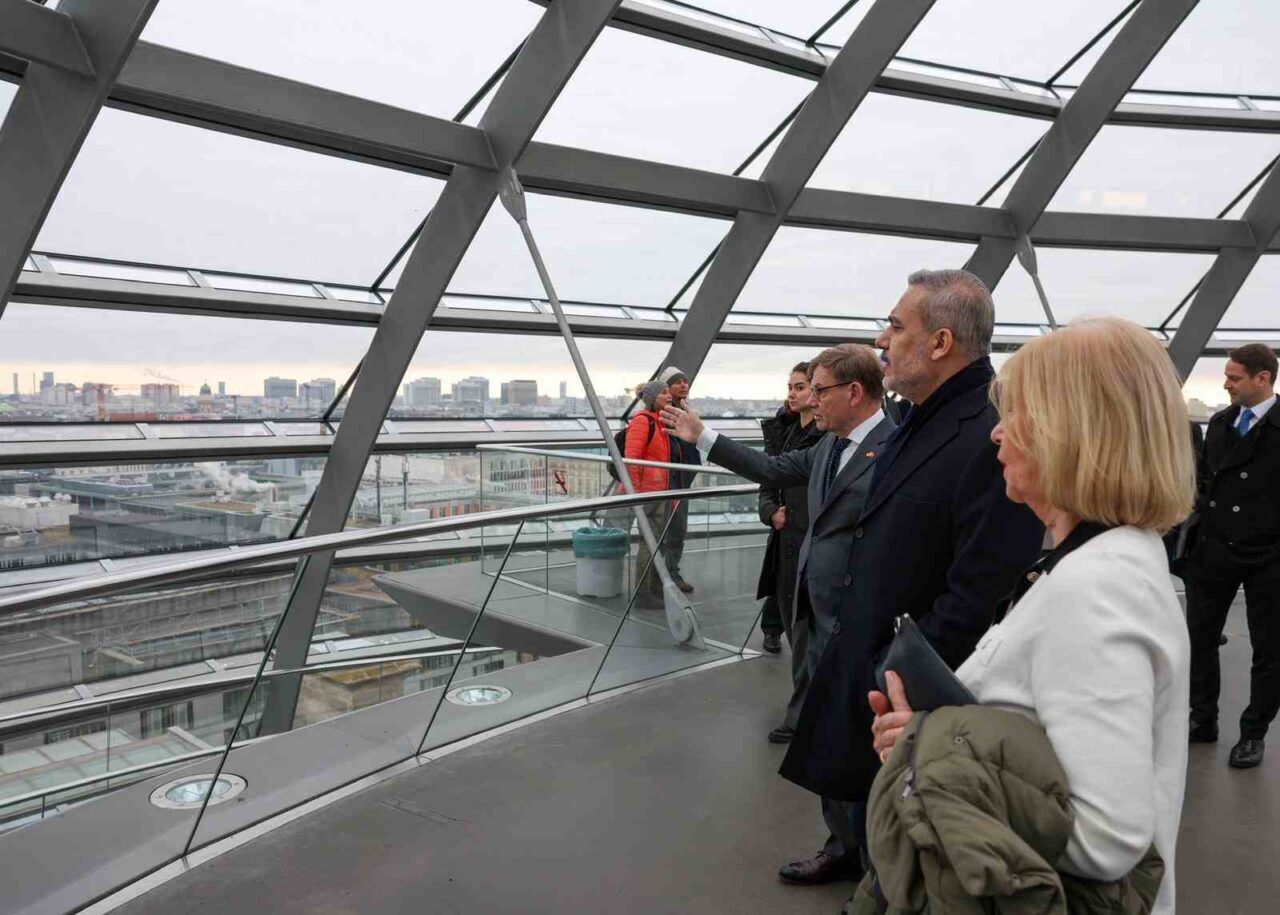 Dışişleri Bakanı Hakan Fidan, Almanya'daki temasları kapsamında Berlin'de gerekçilere ile
