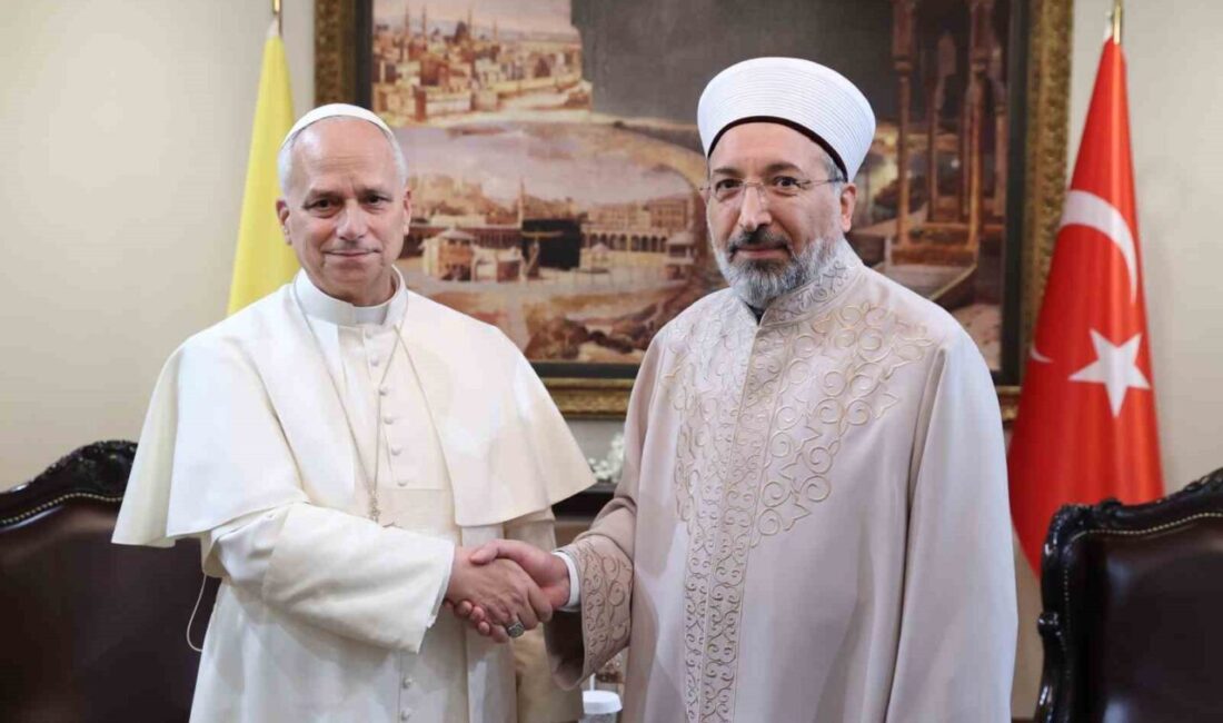 Papa 14. Leo, Ankara'da Diyanet İşleri Başkanı Safi Arpaguş ile