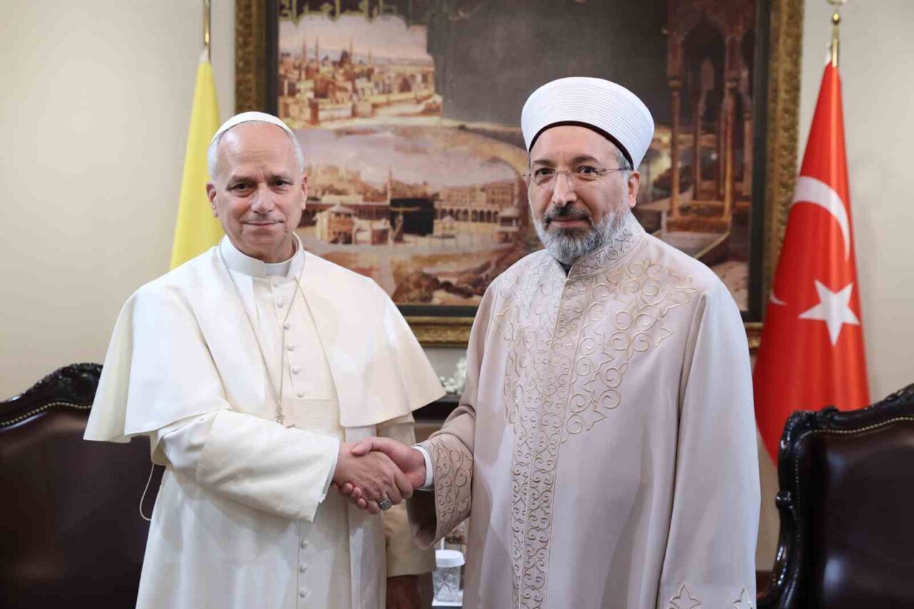Papa 14. Leo, Ankara'da Diyanet İşleri Başkanı Safi Arpaguş ile