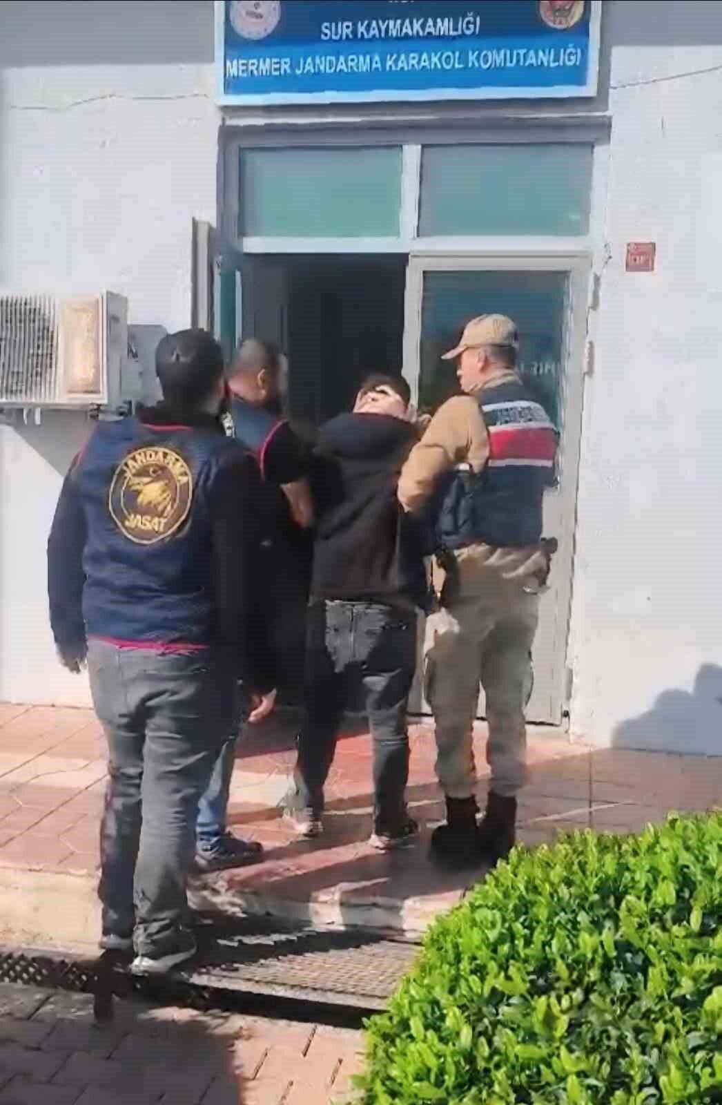 Diyarbakır'da jandarma ekipleri, 2014 yılından beri 'kasten öldürme' suçundan aranan