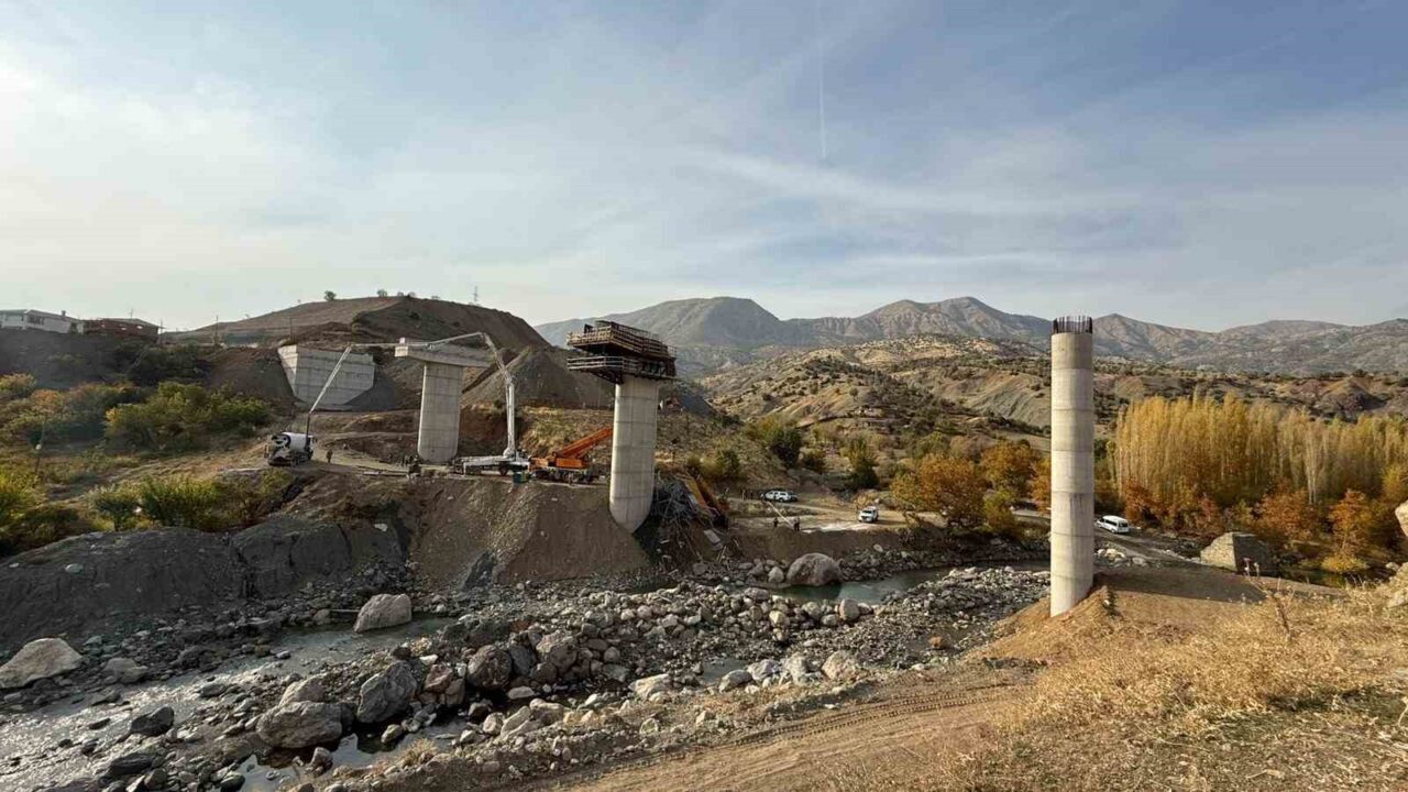 Diyarbakır'ın Kulp ilçesindeki viyadük iskelesinin çökmesi sonucu hayatını kaybeden işçi