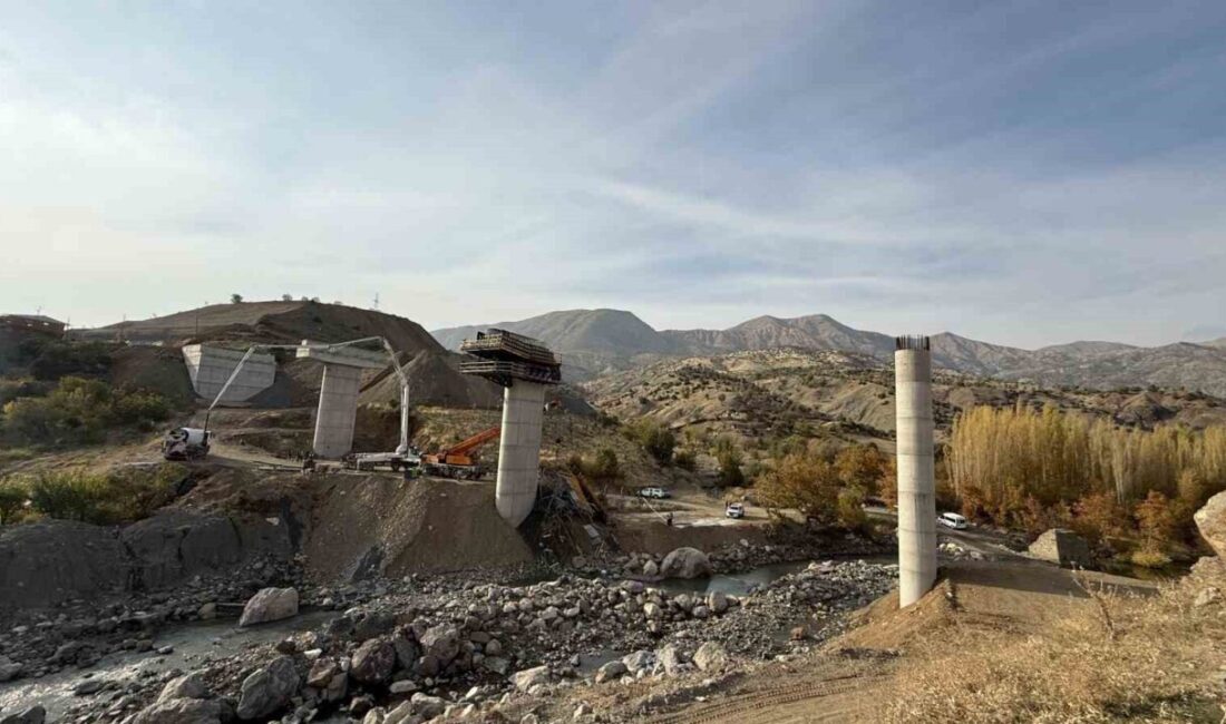 Diyarbakır'ın Kulp ilçesinde viyadük inşaatındaki iskele çökmesi sonucu 4 işçi