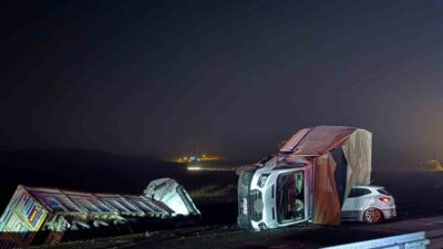 Diyarbakır-Batman karayolunda meydana gelen zincirleme trafik kazasında 3 kişi yaşamını