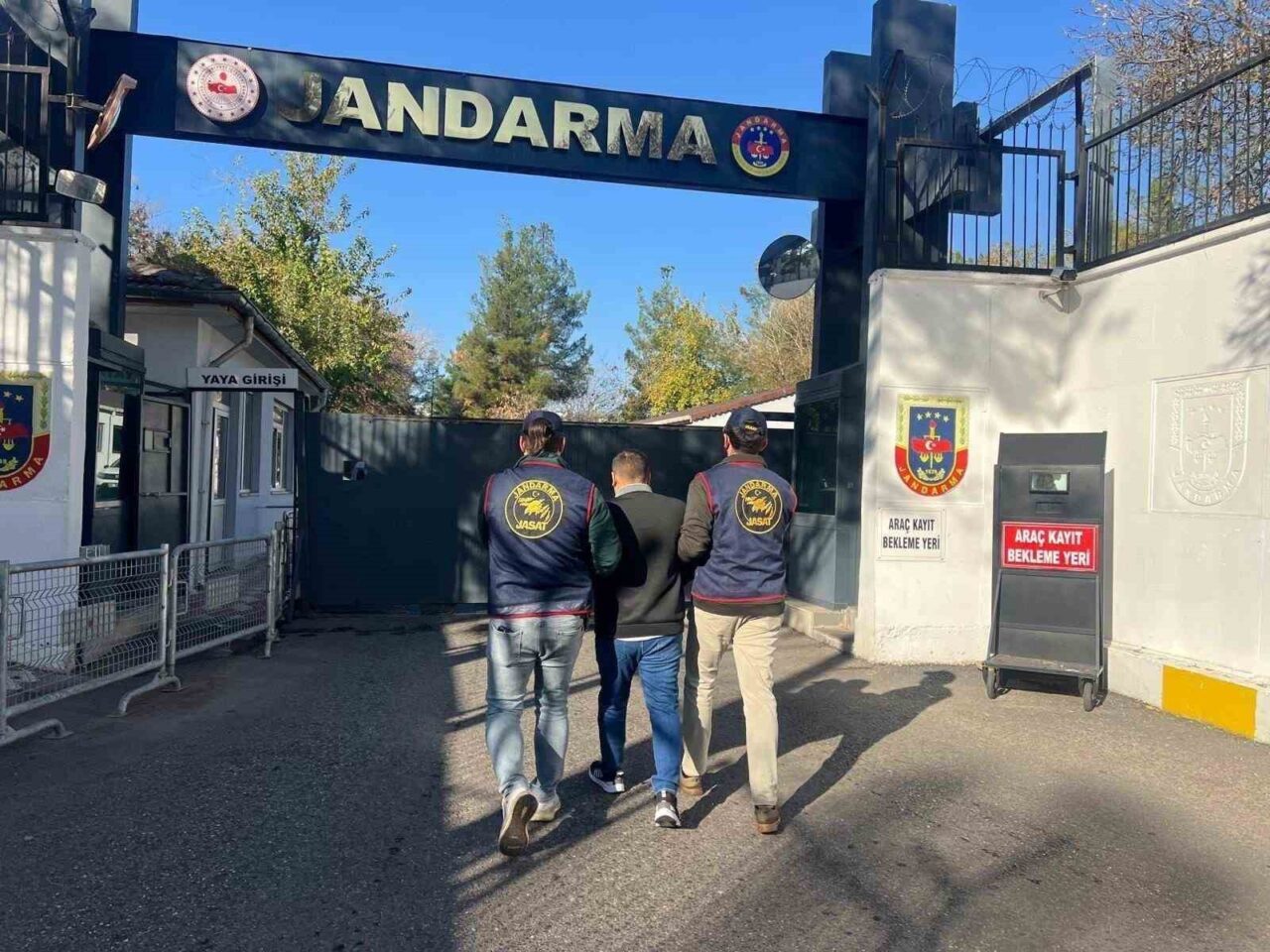 Diyarbakır'da 8 yıldır hırsızlık suçundan aranan F.G., Jandarma Suç Araştırma
