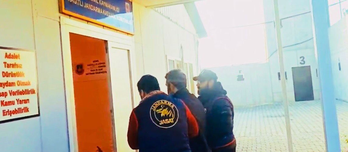 Diyarbakır'da uzun süredir aranan V.K., jandarma ekiplerinin gerçekleştirdiği operasyonla Bismil'de