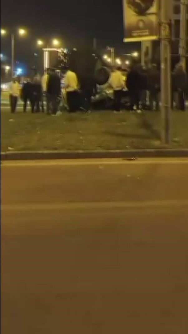 Diyarbakır-Elazığ yolu üzerinde sürücüsünün kontrolünü kaybetmesi sonucu bir araç takla