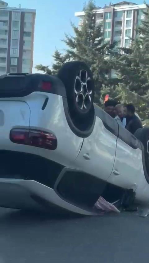 Diyarbakır'ın Kayapınar ilçesinde bir otomobil takla atarak ters döndü. Olayda