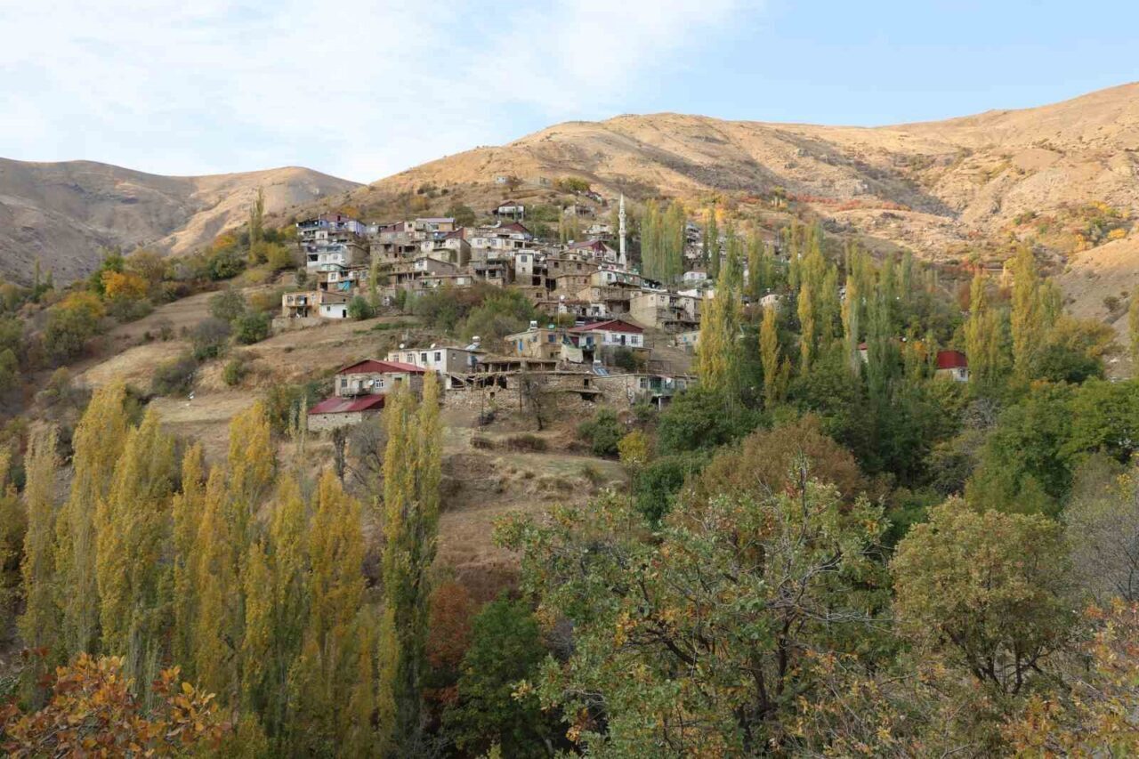 Diyarbakır'ın Çüngüş ilçesindeki Atalar Mahallesi, 500 yıllık kerpiç evler ve