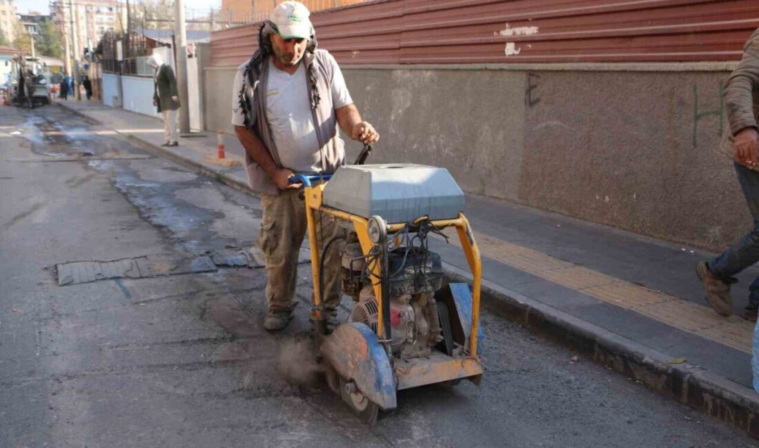 Diyarbakır'ın Bağlar ilçesindeki Muradiye Mahallesi'nde doğalgaz çalışmaları başladı. Mahalle Muhtarı