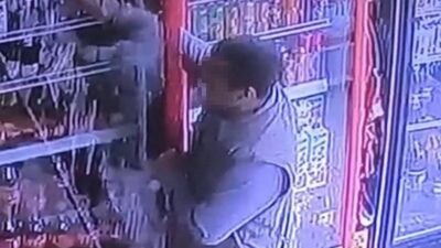 Diyarbakır'ın Kayapınar ilçesinde bir kişi, Diclekent Bulvarı'ndaki marketten içecek çaldı.