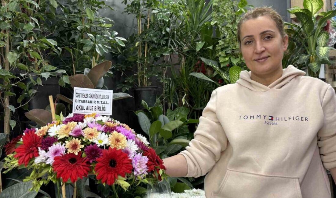 Diyarbakır'da 24 Kasım Öğretmenler Günü nedeniyle çiçekçi dükkanlarında yoğunluk yaşanıyor.