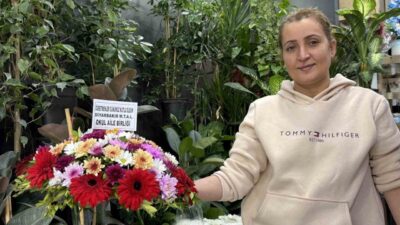 Diyarbakır'da 24 Kasım Öğretmenler Günü nedeniyle çiçekçi dükkanlarında yoğunluk yaşanıyor.