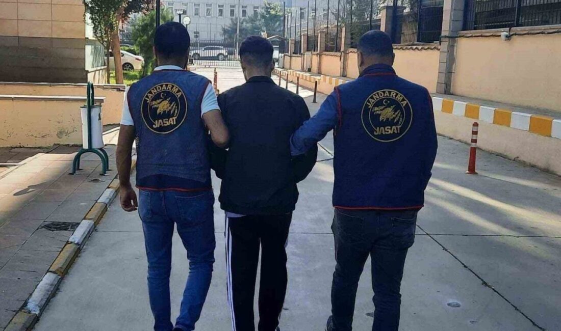 Diyarbakır’da jandarma operasyonunda aranan 82 kişi yakalandı Diyarbakır'da Jandarma Suç Araştırma Timleri (JASAT), yürüttüğü operasyonda 82 kişiyi