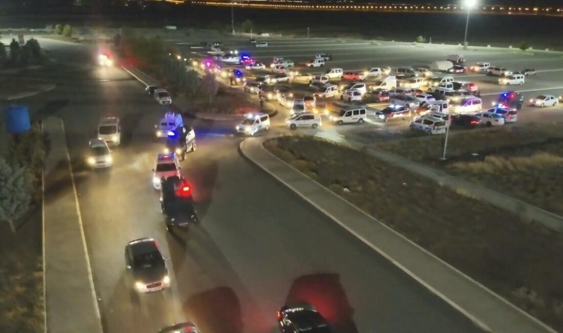 Diyarbakır’da Yasadışı Bahis Çetesi İçin Operasyon: 46 Şüpheliden 25’i Tutuklandı Diyarbakır'da yasa dışı bahis çetelerine yönelik "Markaj" operasyonunda 46 şüpheli