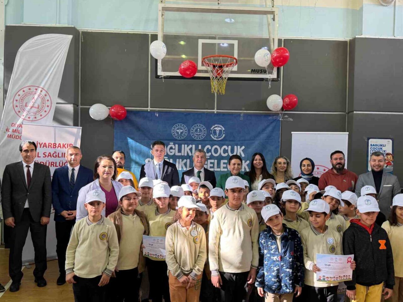 Diyarbakır'da "Sağlıklı Çocuk, Sağlıklı Gelecek" programı ile Kayapınar Vehbi Koç