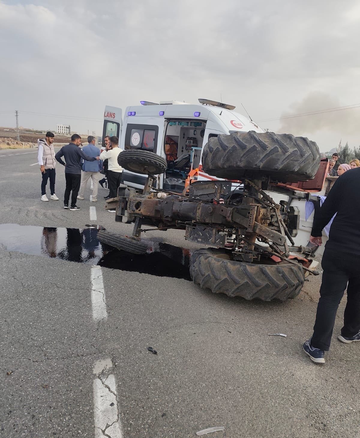 Diyarbakır'ın Bağlar ilçesinde, traktör ile bir otomobilin çarpışması sonucu 1
