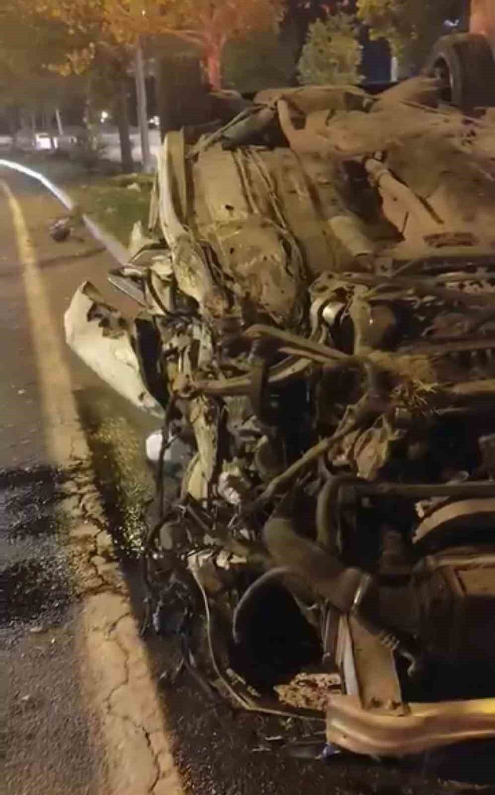 Diyarbakır'ın Bağlar ilçesinde direksiyon hakimiyetini kaybeden sürücünün kullandığı otomobil takla