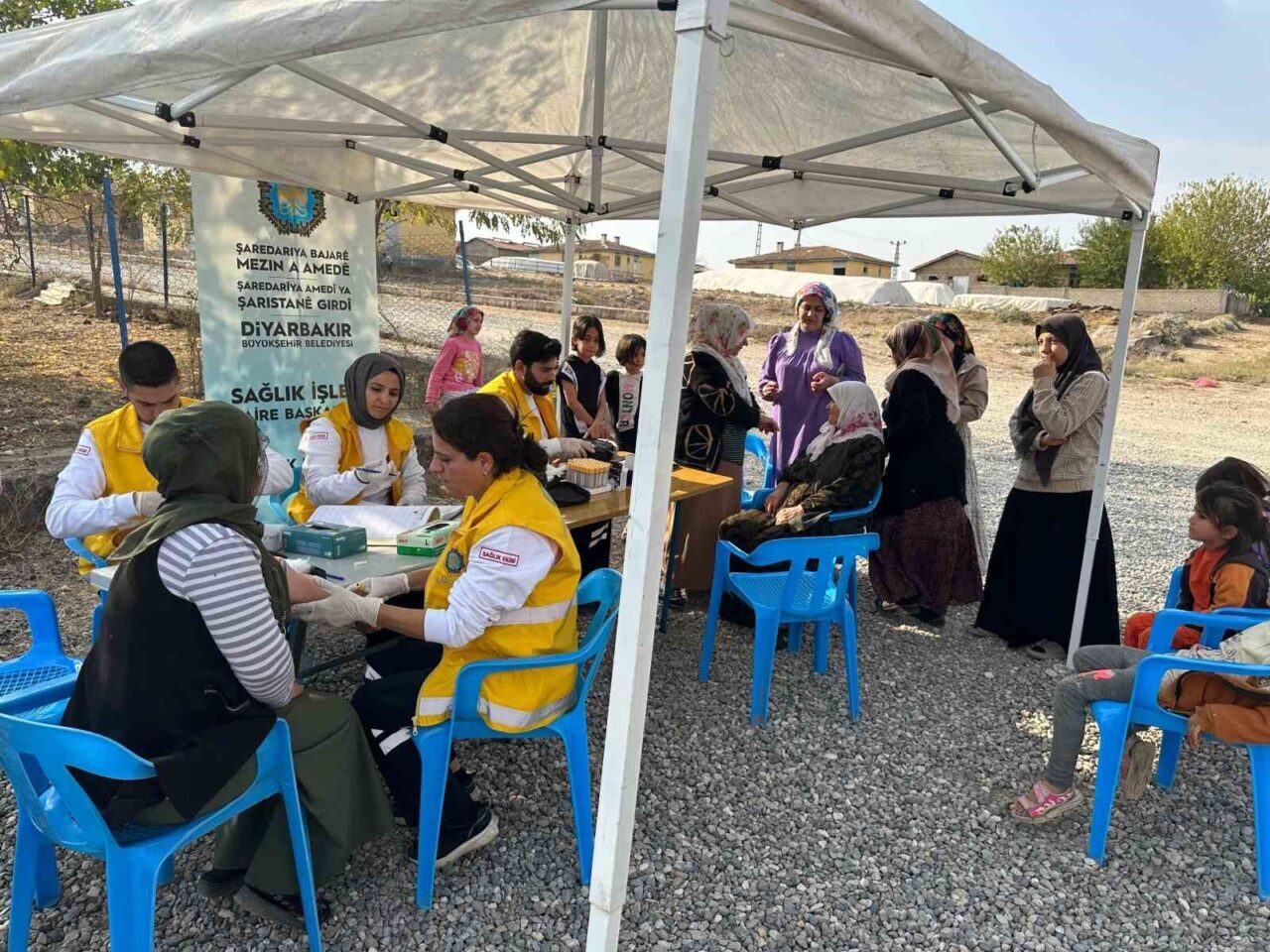 Diyarbakır Büyükşehir Belediyesi, Bismil ilçesinin Güzelköy Mahallesi'nde sağlık taraması düzenledi.
