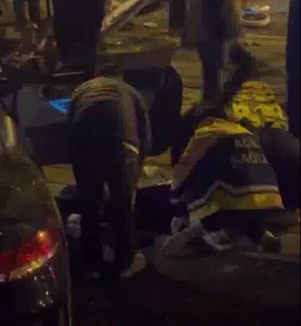 Diyarbakır'ın Kayapınar ilçesinde iki aracın çarpıştığı trafik kazasında 2 kişi